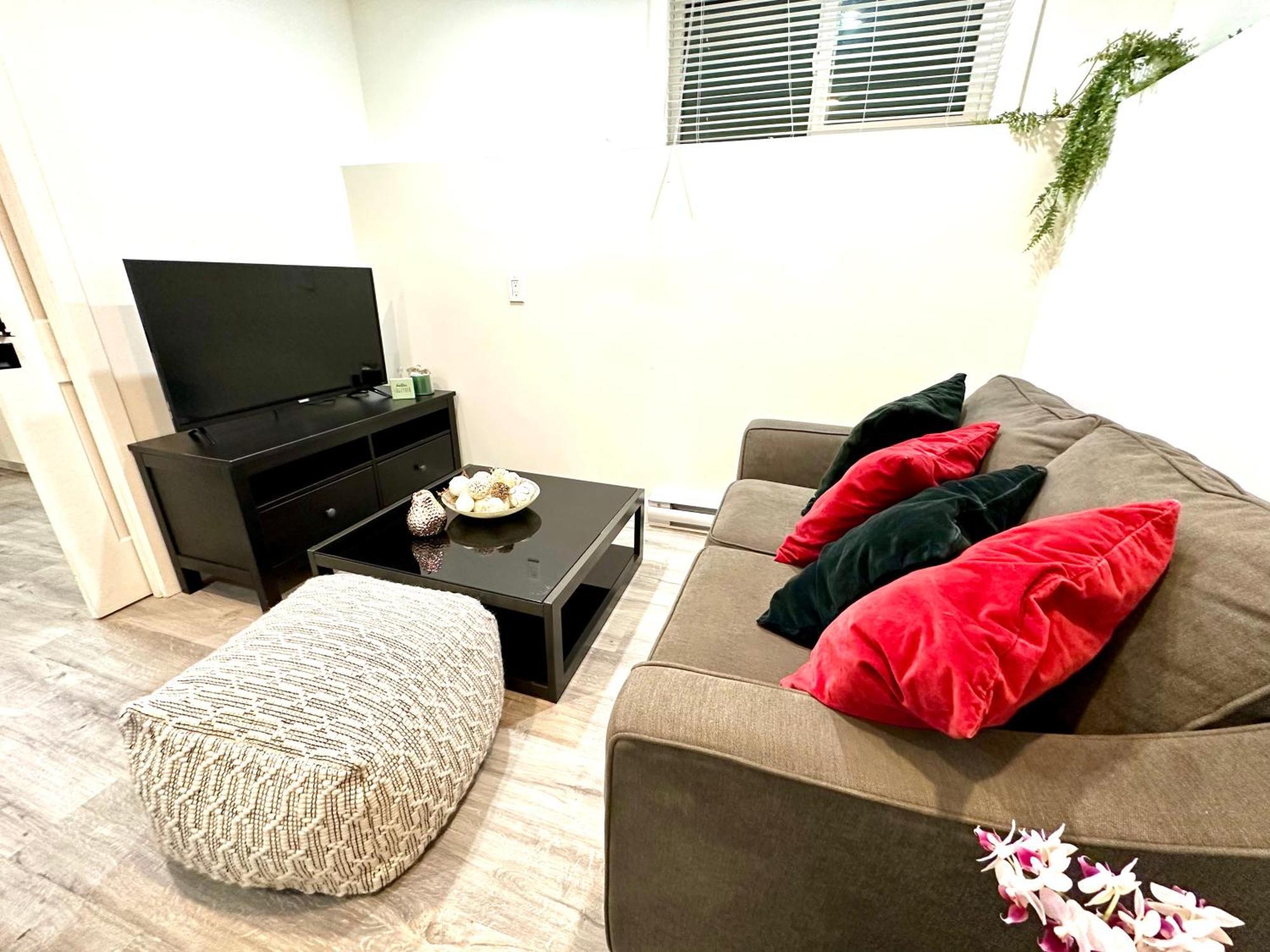 Cozy & Bright Home With Parking فكتوريا المظهر الخارجي الصورة