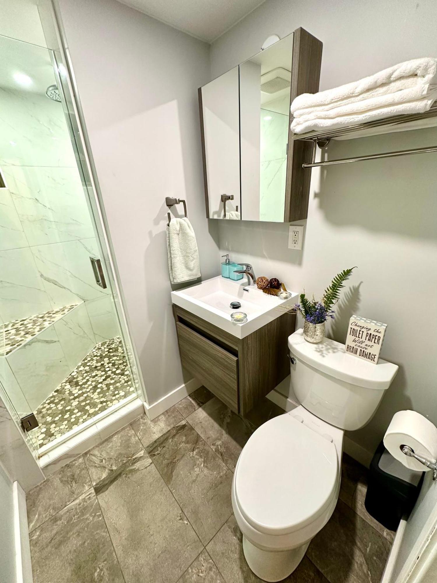 Cozy & Bright Home With Parking فكتوريا المظهر الخارجي الصورة